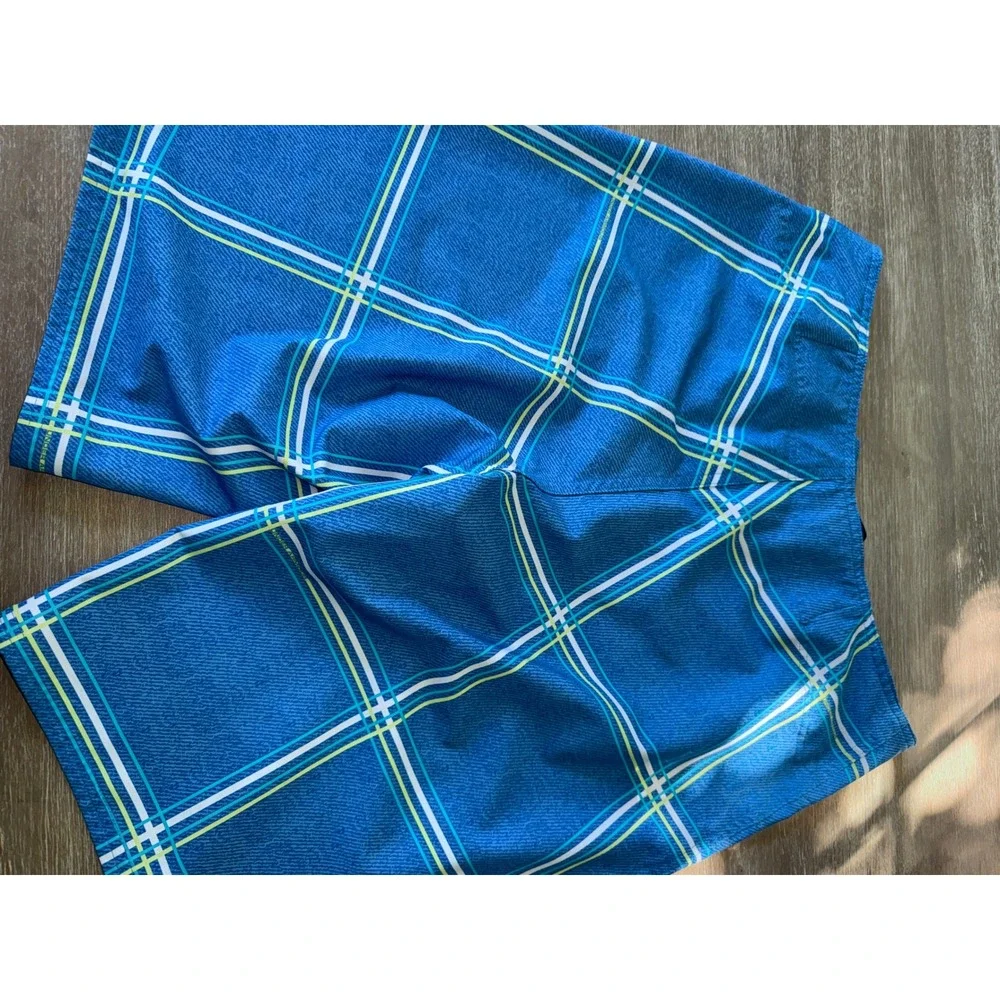 Under Armour HeatGear Mens Blue Plaid Board Shorts Swim Trunks Size 32 Loose Fit